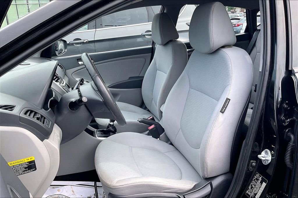 Used 2013 Black Hyundai SE image 22