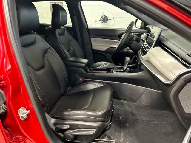 Used 2024 Red Hot Pearlcoat Jeep Limited image 12