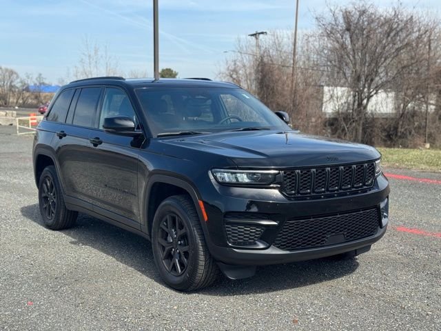 Used 2024 Black Jeep Altitude image 7