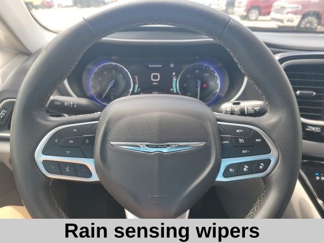 Used 2023 Brilliant Black Crystal Pearlcoat Chrysler Touring L image 13