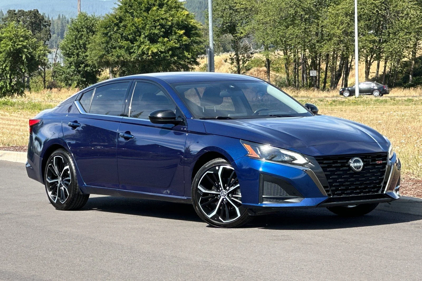 Used 2023 Blue Nissan 2.5 SR image 1
