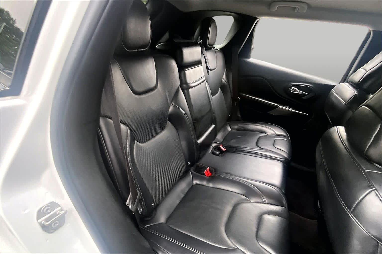 Used 2019 Bright White Clearcoat Jeep Limited image 20