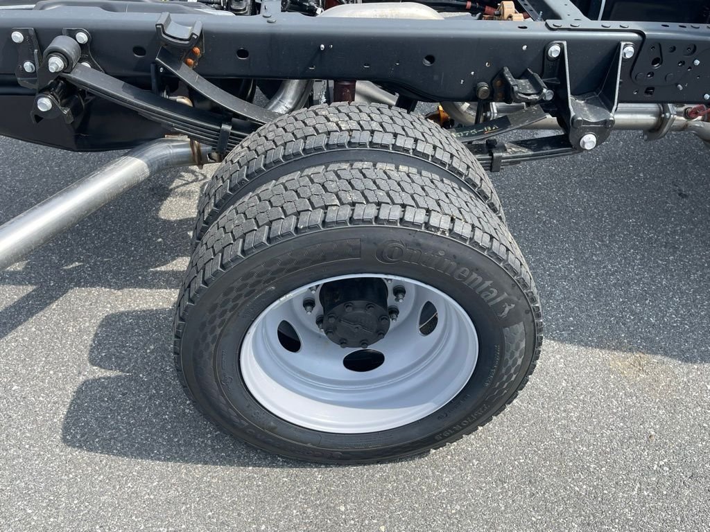 New 2026 Oxford White Ford F-450® XL image 13