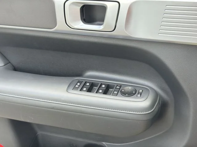 Used 2026 White Hyundai SEL image 31