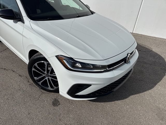 New 2026 Pure White Volkswagen 1.5T Sport image 3