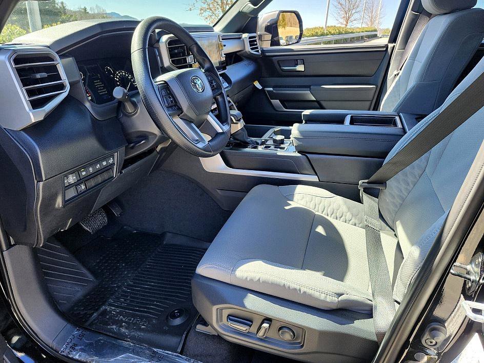 2025 Toyota Tundra SR5 - Photo 9