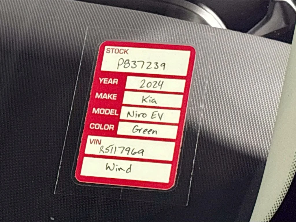 Used 2024 Green Kia Wind image 25