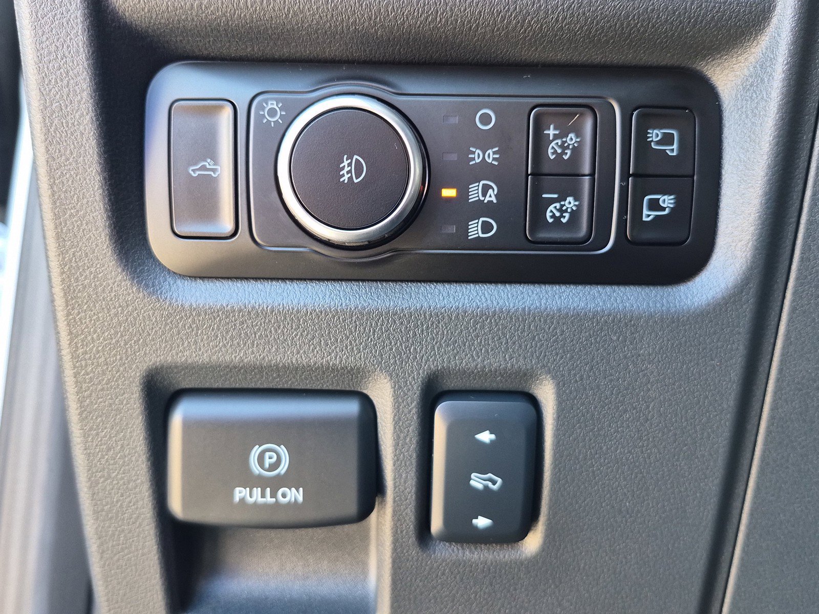 New 2025 Space White Metallic Ford Tremor® image 21