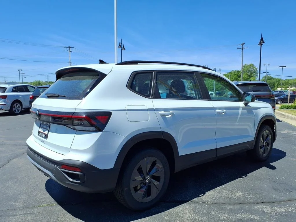New 2026 Pure White Volkswagen 1.5T S image 2