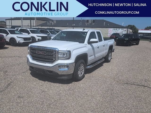 Used 2017 SUMMIT WHITE GMC SLE image 1