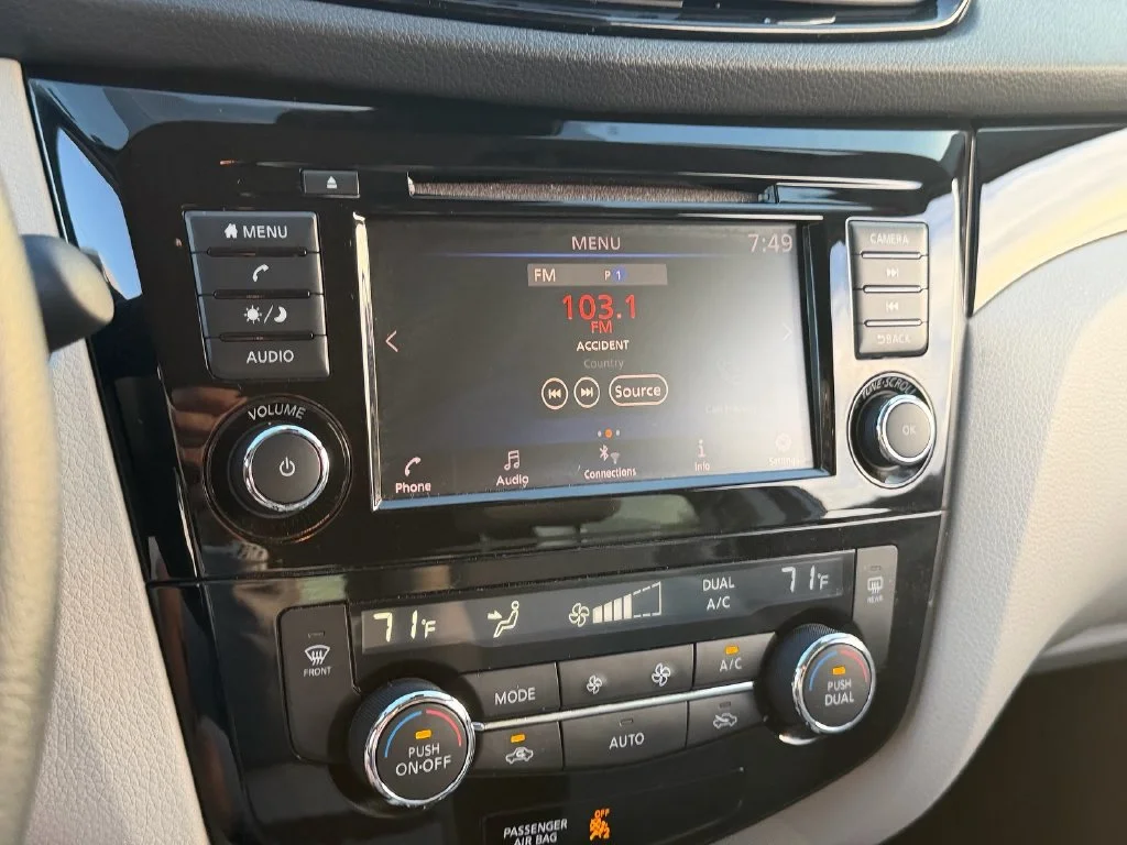 Used 2020 Gray Nissan SV image 21