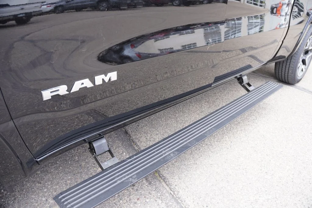 New 2026 Diamond Black Crystal Pearl-Coat Exterior Paint RAM Laramie image 10