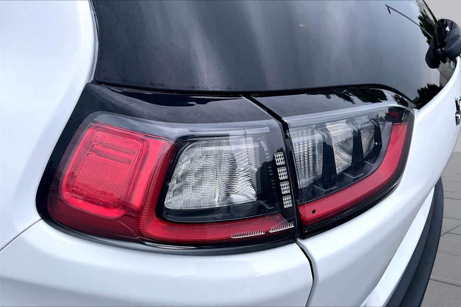 Used 2019 Bright White Clearcoat Jeep Limited image 28