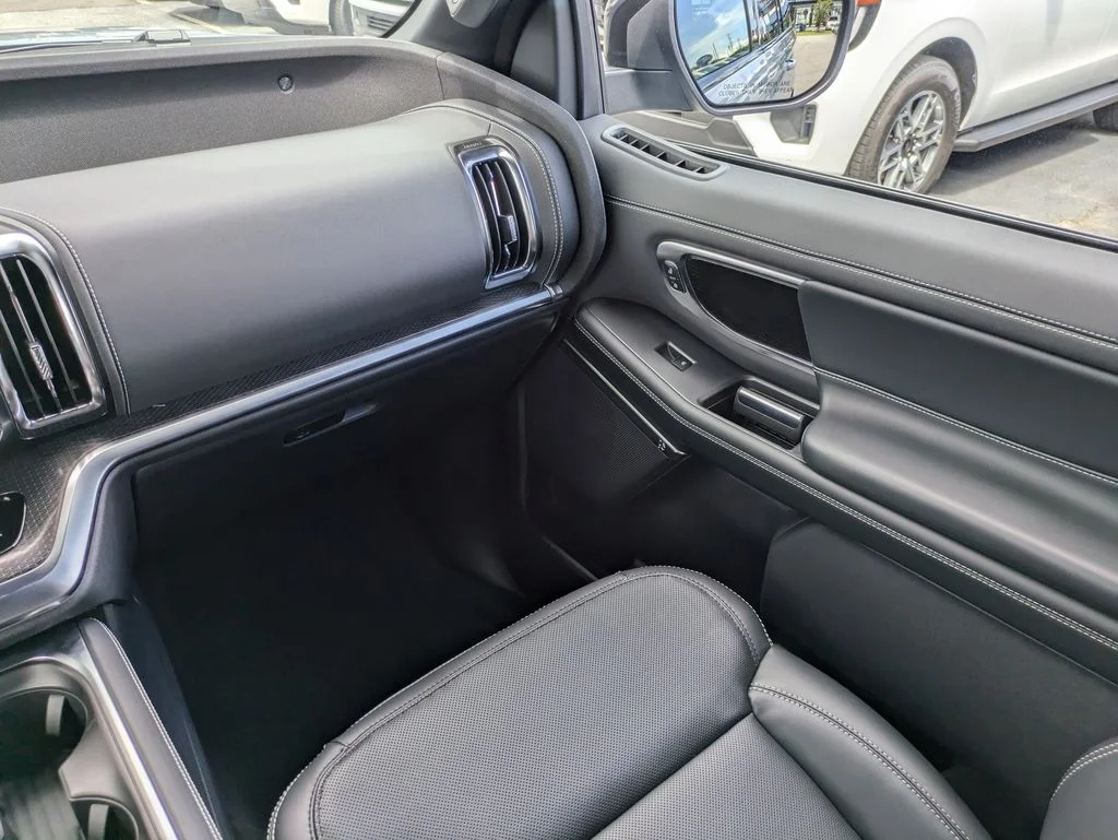 New 2027 Glacier Gray Metallic Tri-Coat Ford Platinum image 18