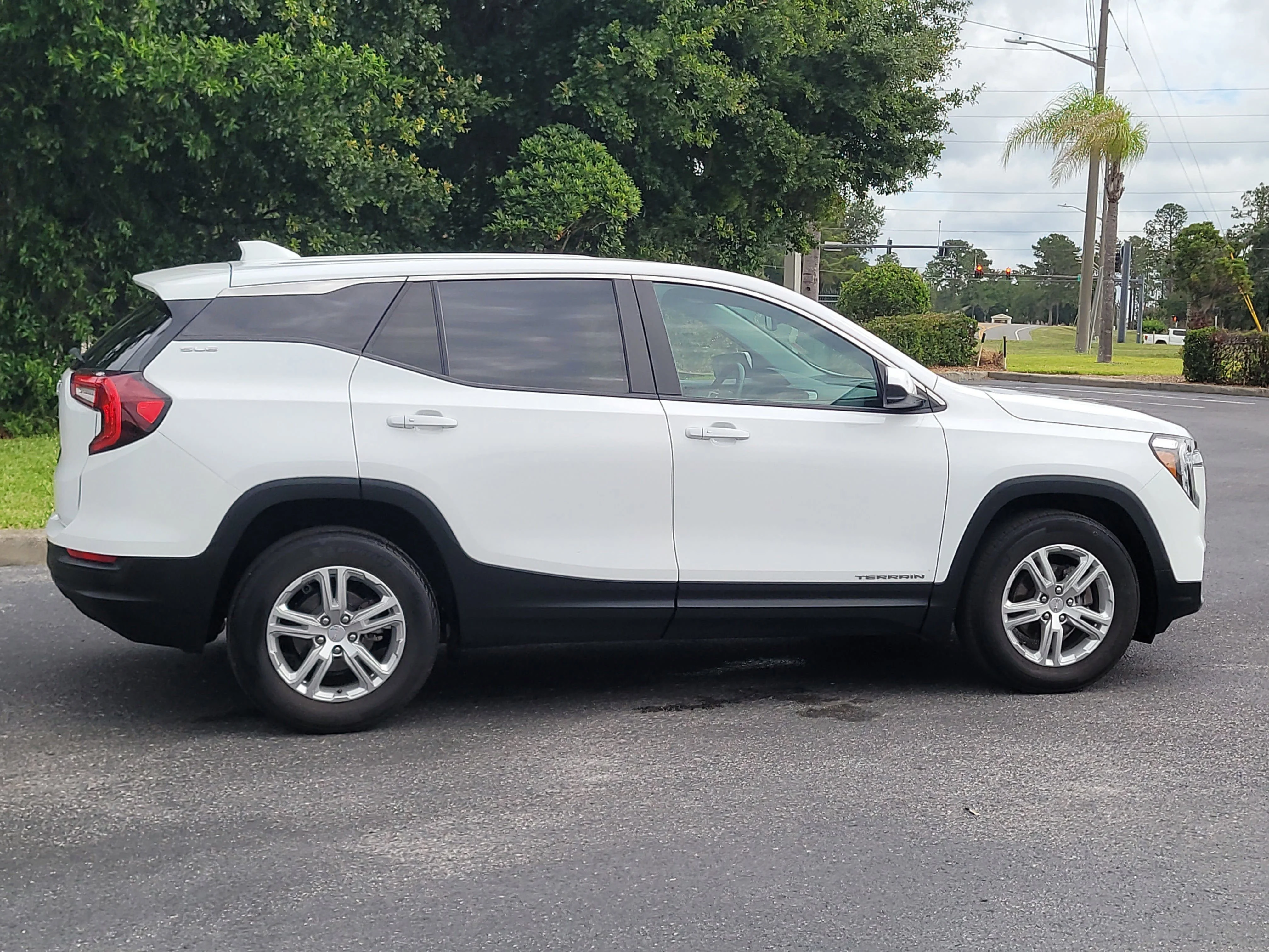 Used 2024 Summit White GMC SLE image 7