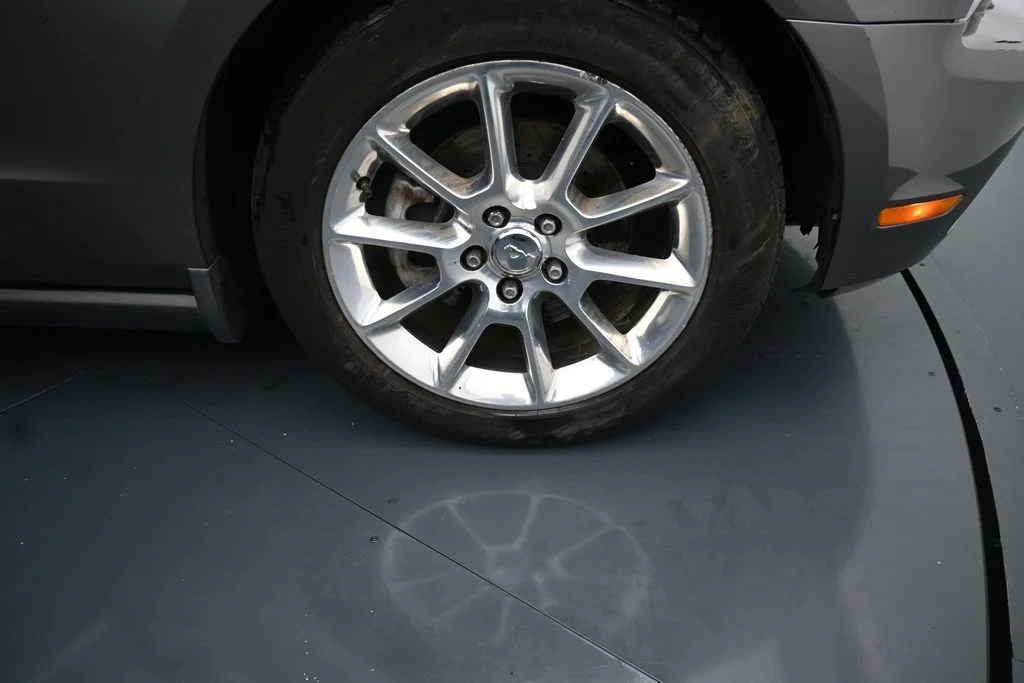 Used 2011  Ford V6 Premium image 11