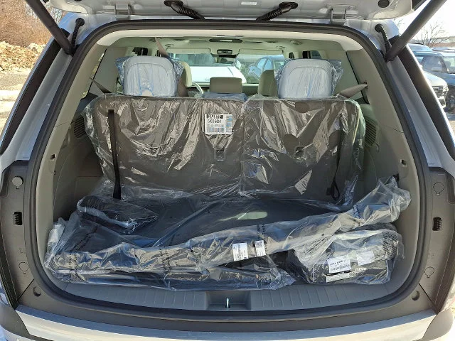 New 2026 Silver Hyundai SEL Premium image 23