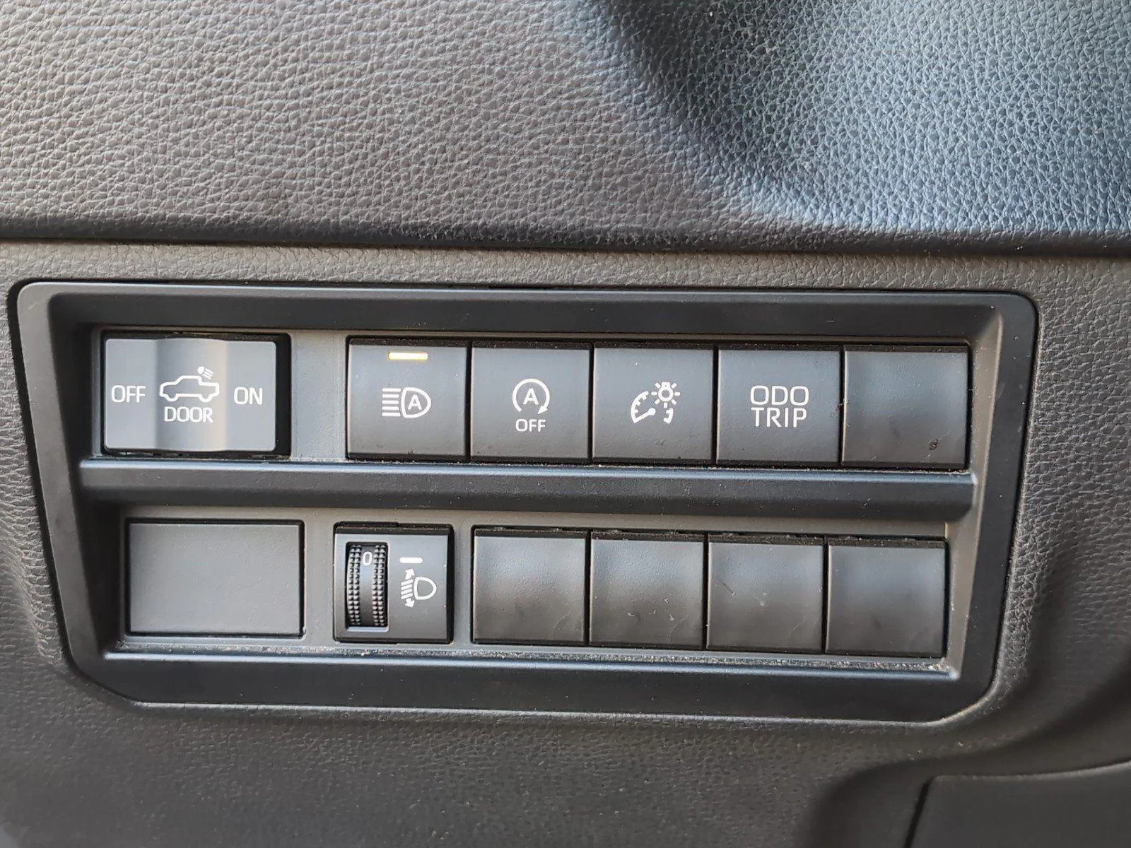 Used 2022 Midnight Black Metallic Toyota SR5 image 32