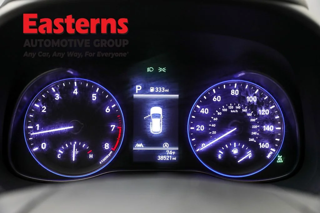 Used 2022 White Hyundai SE image 18