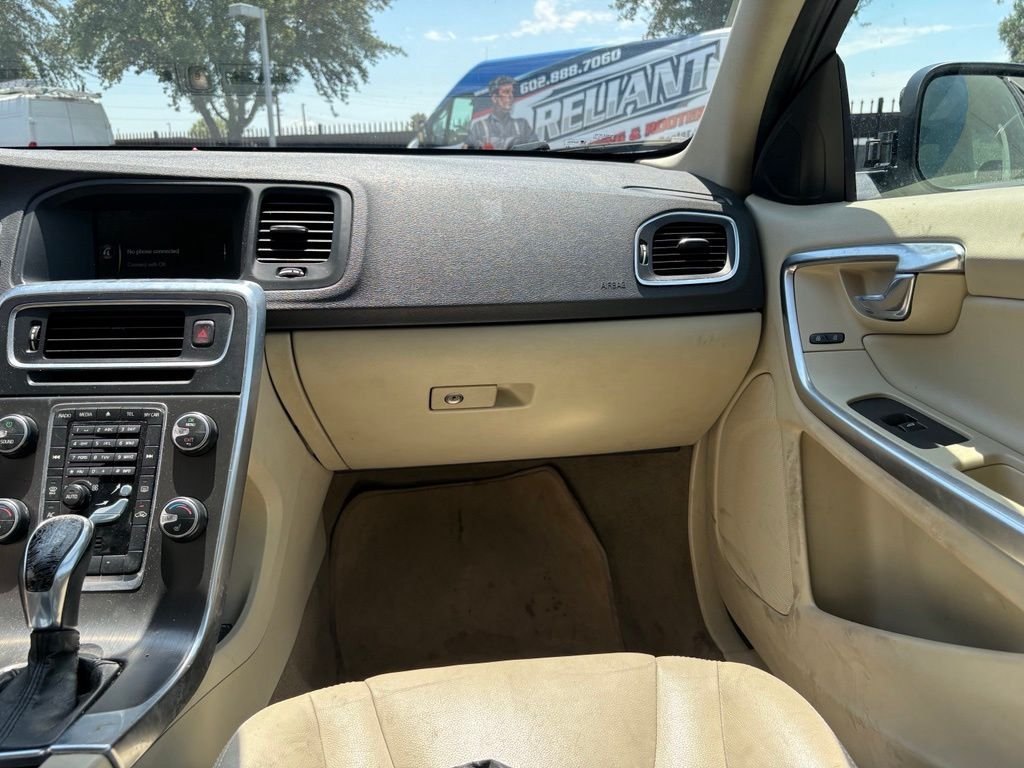 Used 2015  Volvo T5 Premier image 6