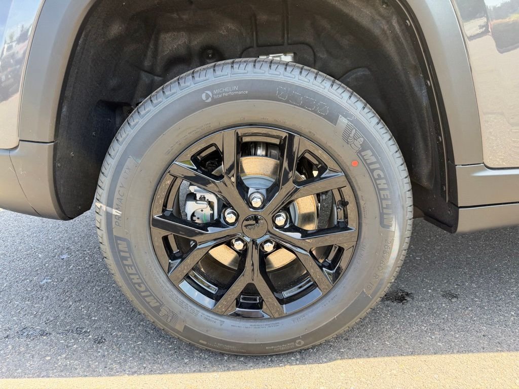 New 2026 Baltic Gray Metallic Clearcoat Jeep Altitude image 9