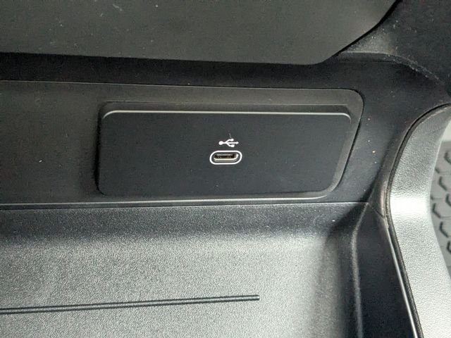 New 2026 Santorini Black Land Rover X-Dynamic SE image 22
