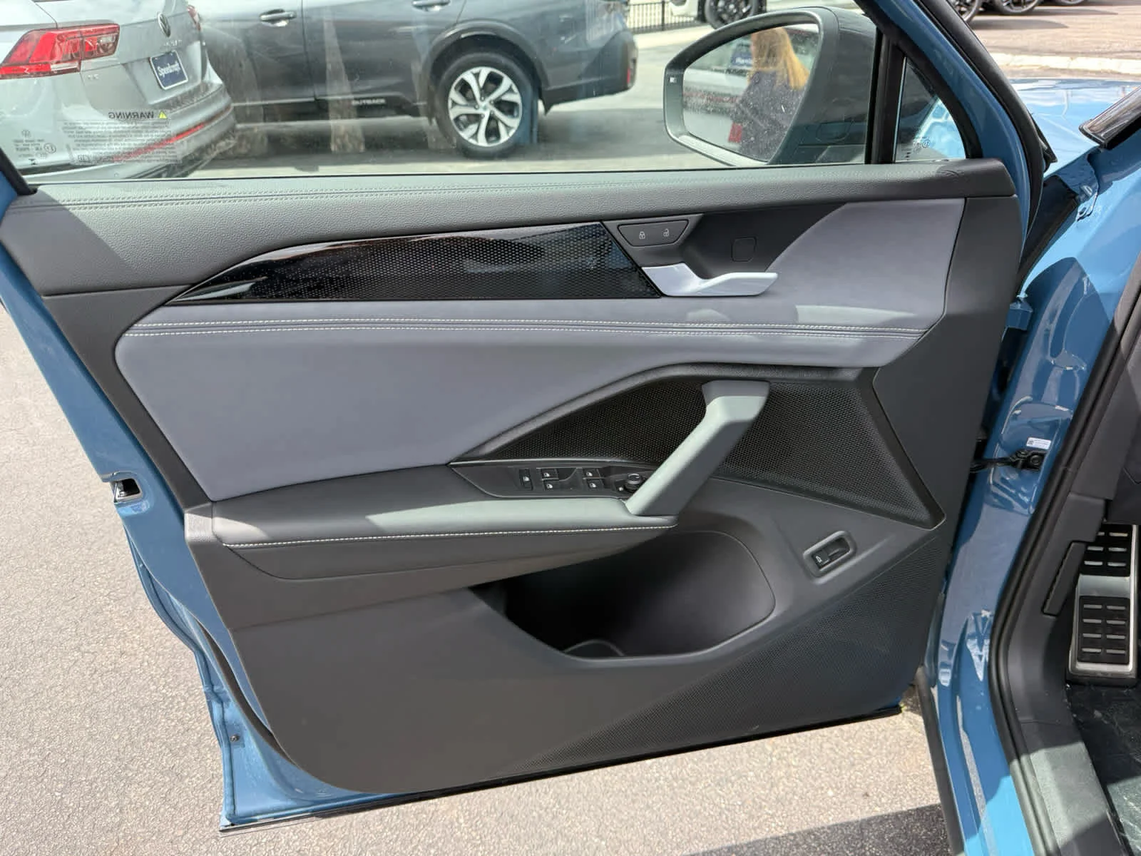 New 2026 Monterey Blue w/Deep Black Roof Volkswagen SE R-Line Black image 15