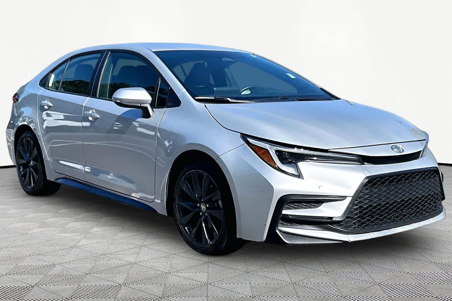 Used 2025 Classic Silver Metallic Toyota SE image 3