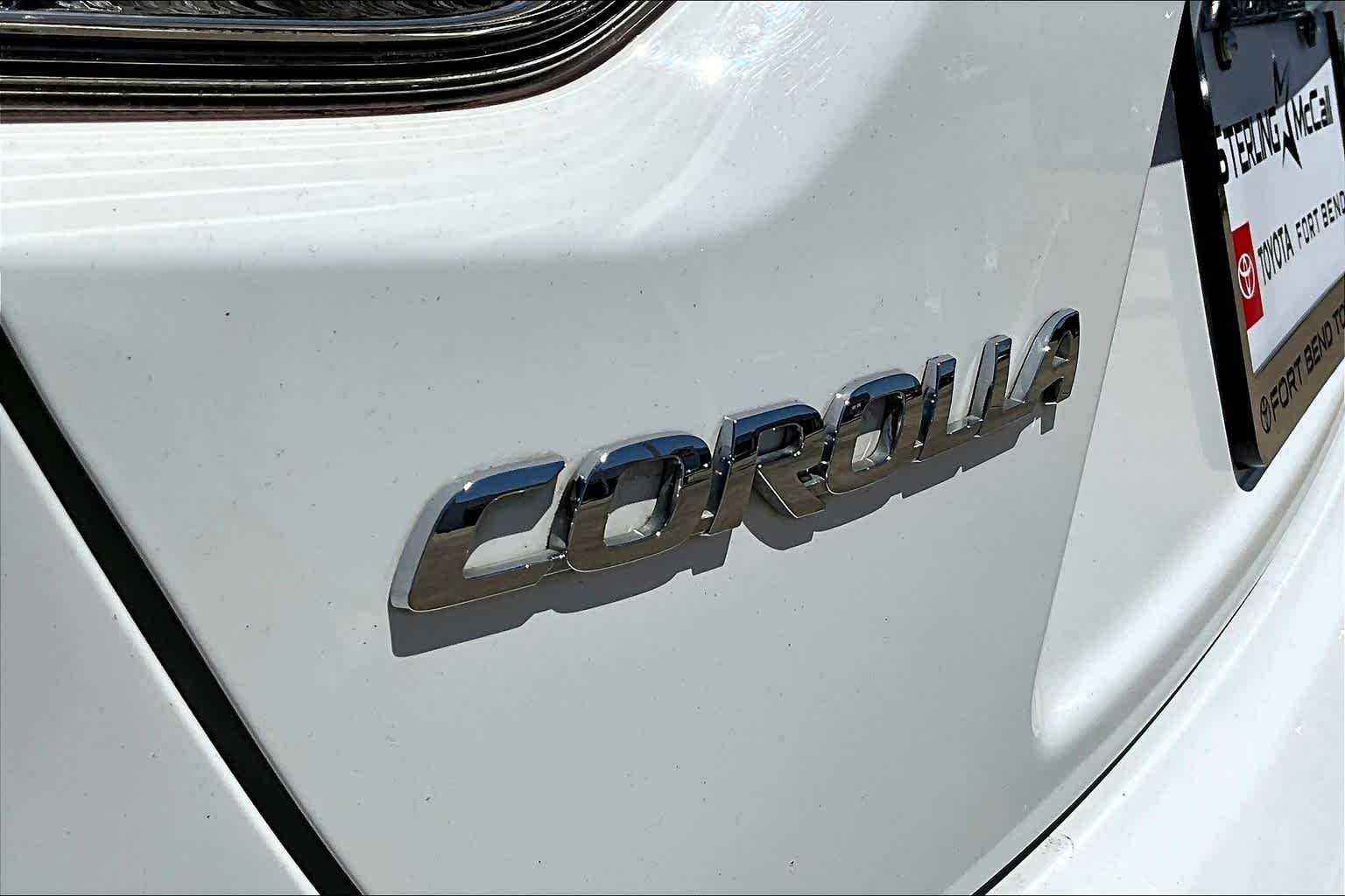 Used 2021 Super White Toyota LE image 10