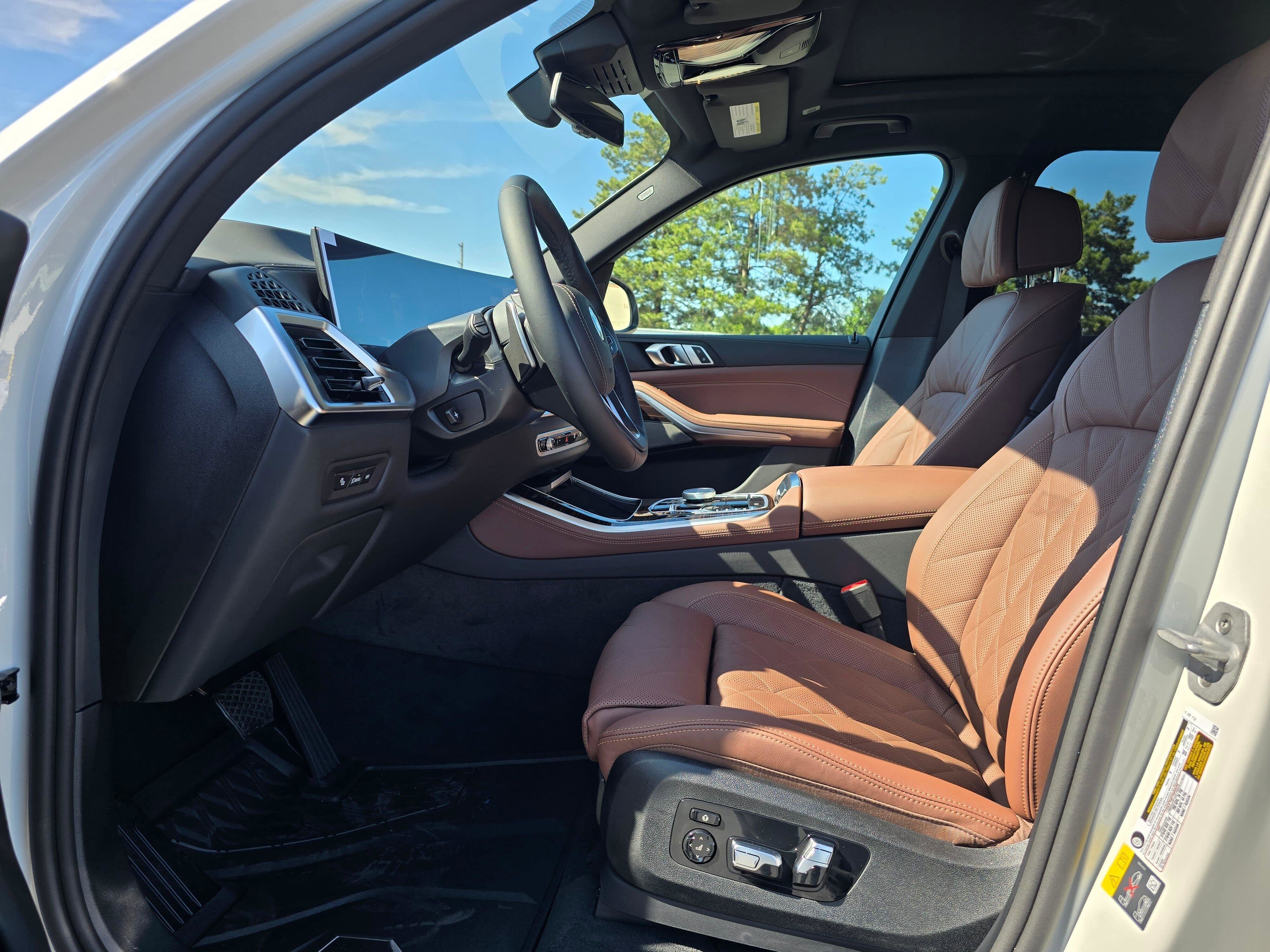 New 2026 Mineral White Metallic BMW xDrive50e image 10