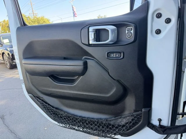 Used 2022 White Jeep Unlimited Rubicon image 15