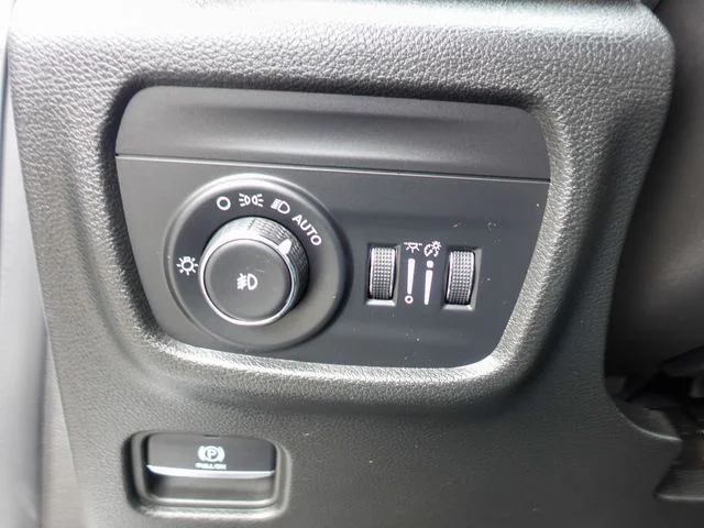 Used 2025 White Jeep Limited image 16