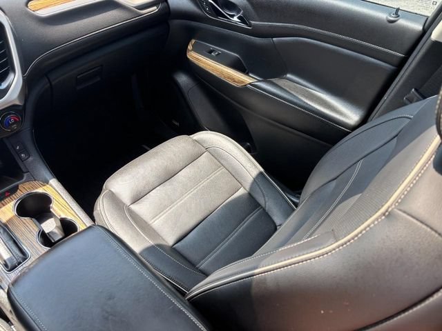 2019 GMC Acadia Denali - Photo 16