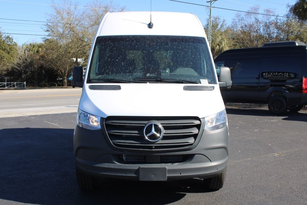 New 2026 Arctic+White Mercedes-Benz Crew 144 WB image 13