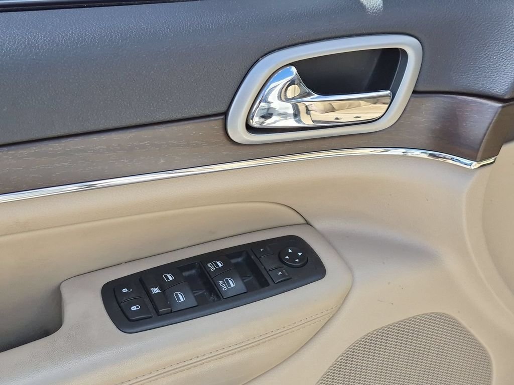 Used 2018 White Jeep Limited image 11