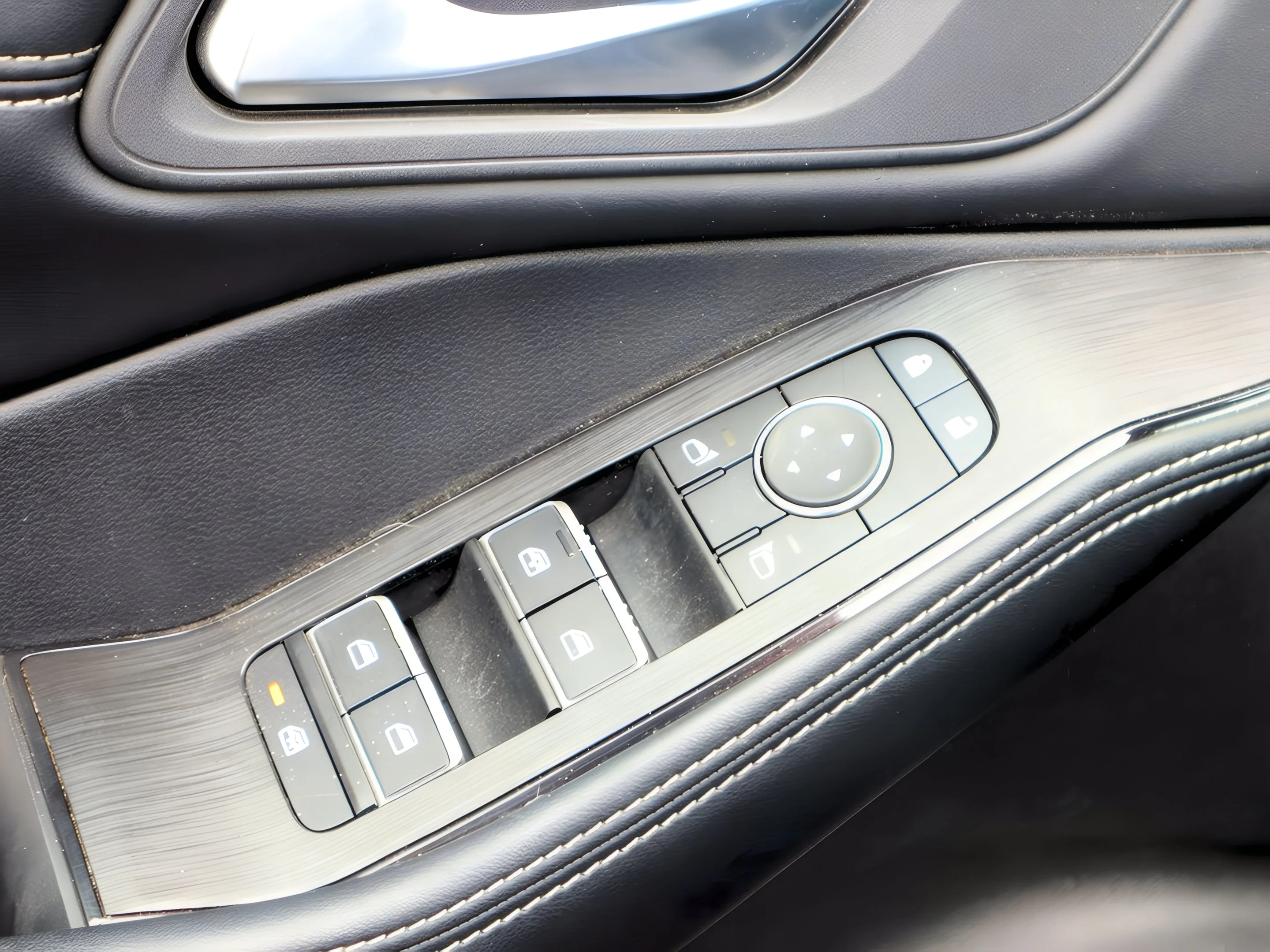 2025 Nissan Rogue SL - Photo 12