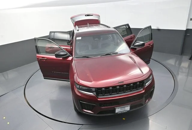 New 2026 Velvet Red Pearlcoat Jeep Altitude image 29