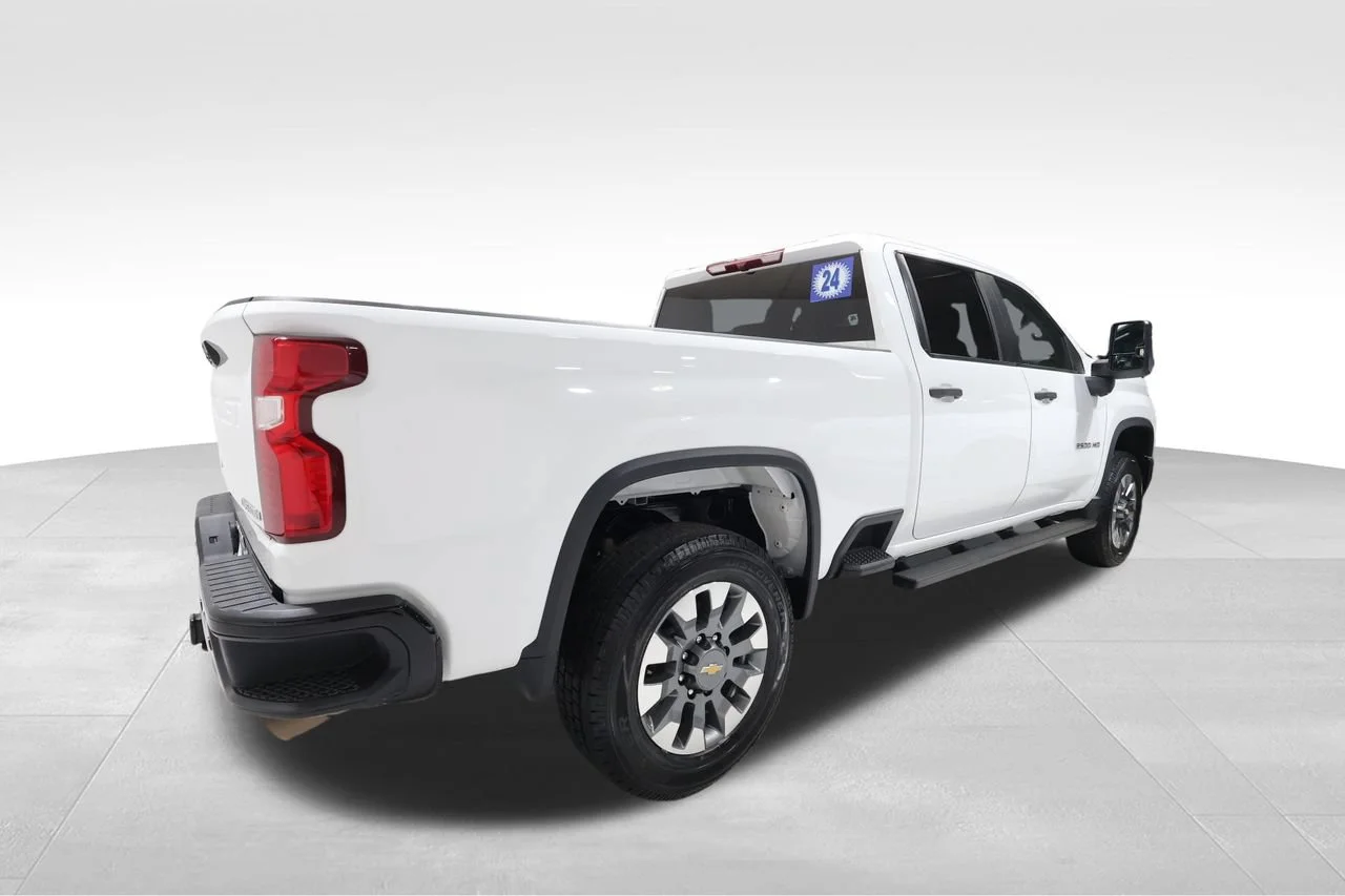 Used 2024 Summit White Chevrolet Custom image 4