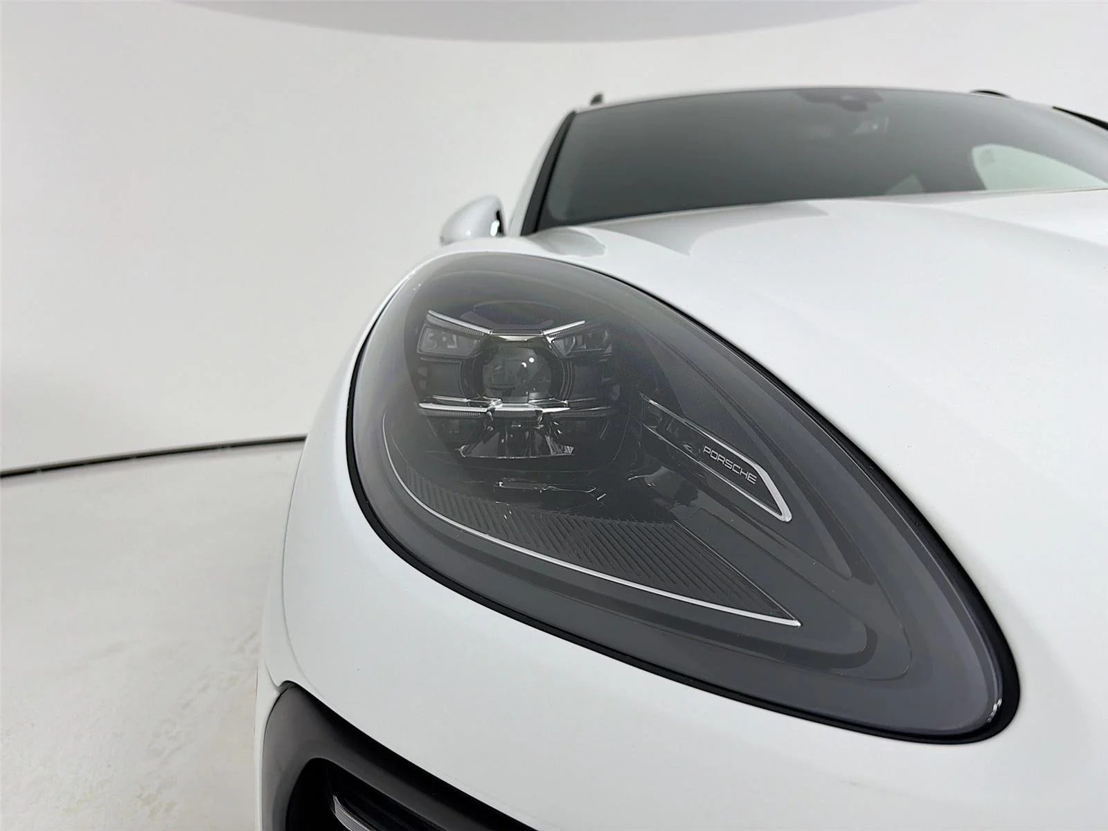 Certified Used 2023 White Porsche AWD image 31