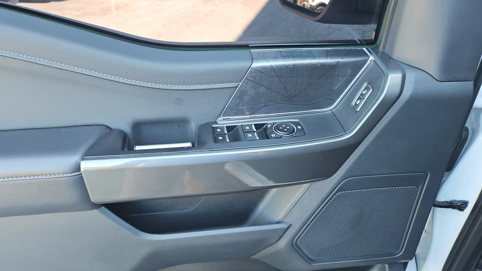 Used 2023 White Ford XLT image 11