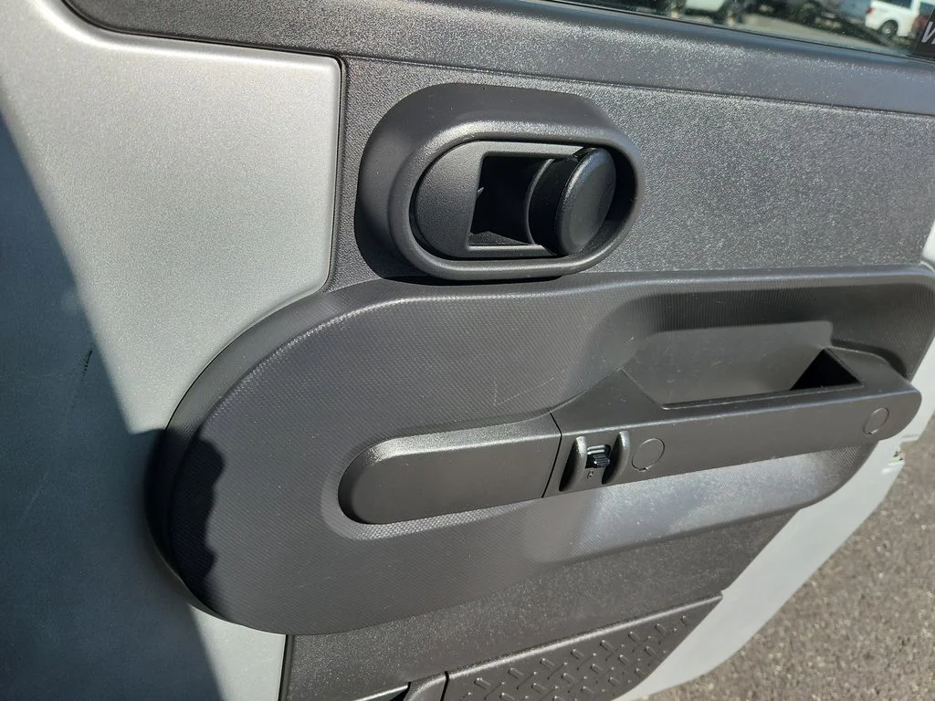 Used 2007 Silver Jeep Unlimited Rubicon image 12