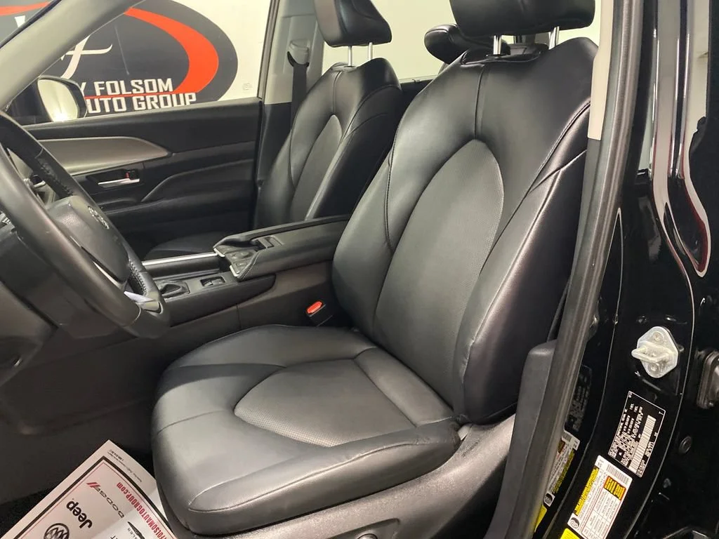 Used 2024 Midnight Black Me Toyota XLE image 15