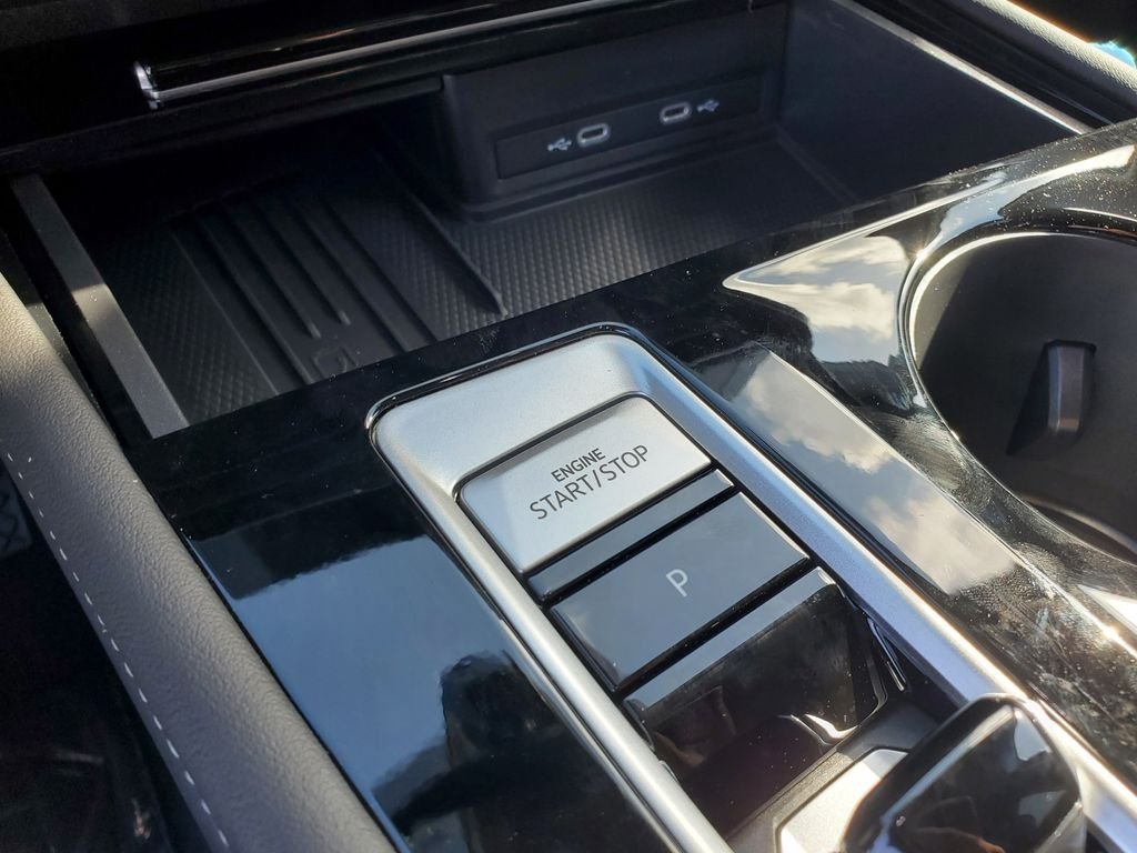 New 2026 Black Volkswagen 2.0T SE w/Technology image 13