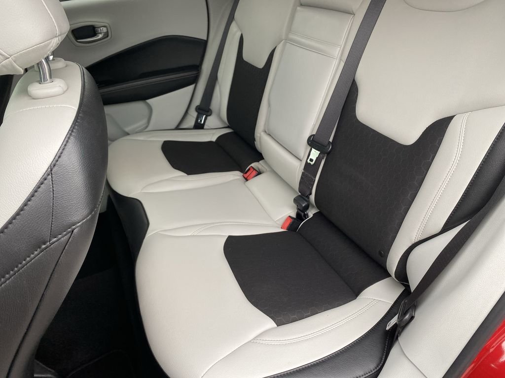 Used 2018 Redline Pearlcoat Jeep Latitude image 26