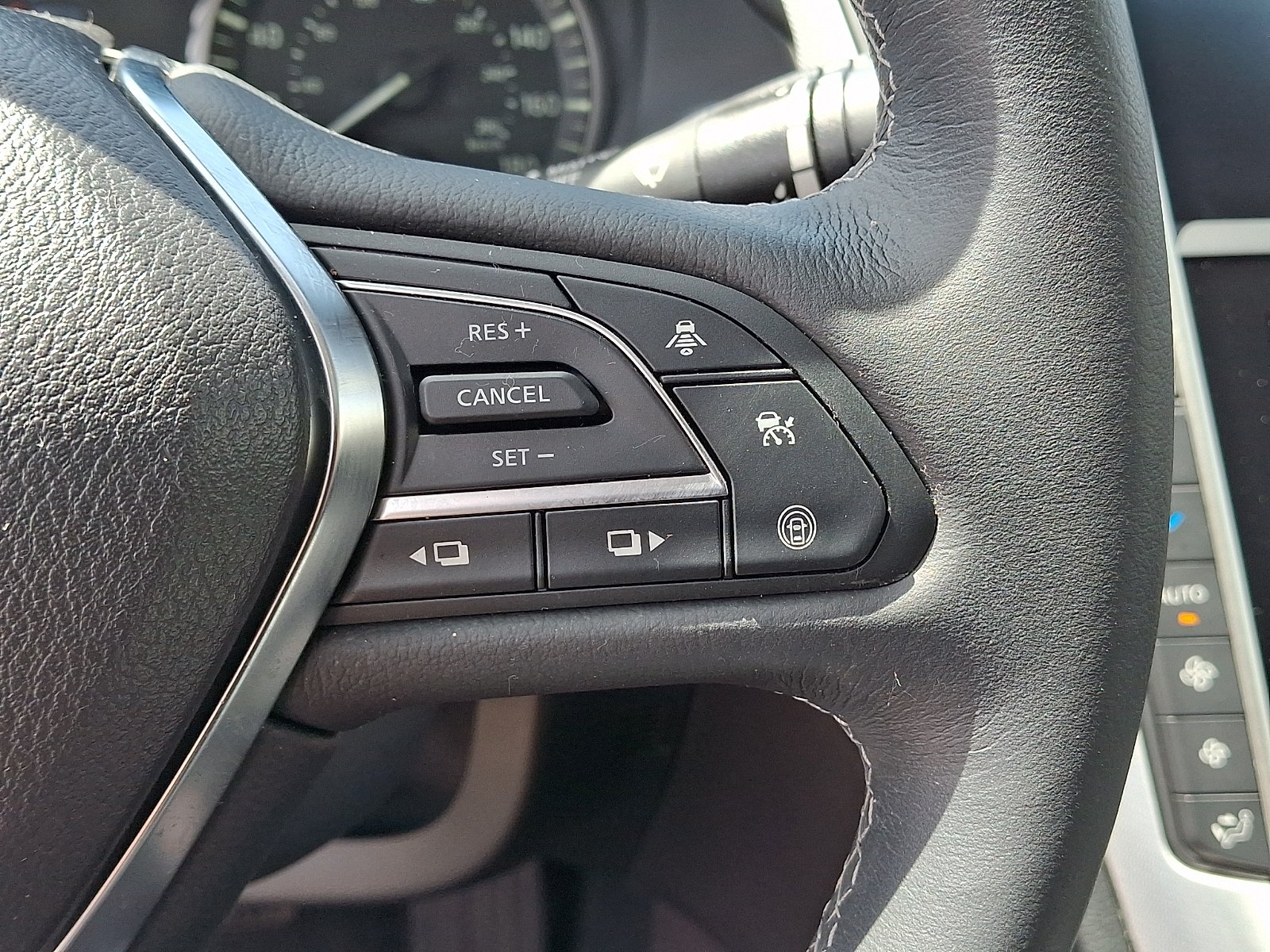 Certified Used 2023 Graphite Shadow - KAD INFINITI LUXE AWD image 24