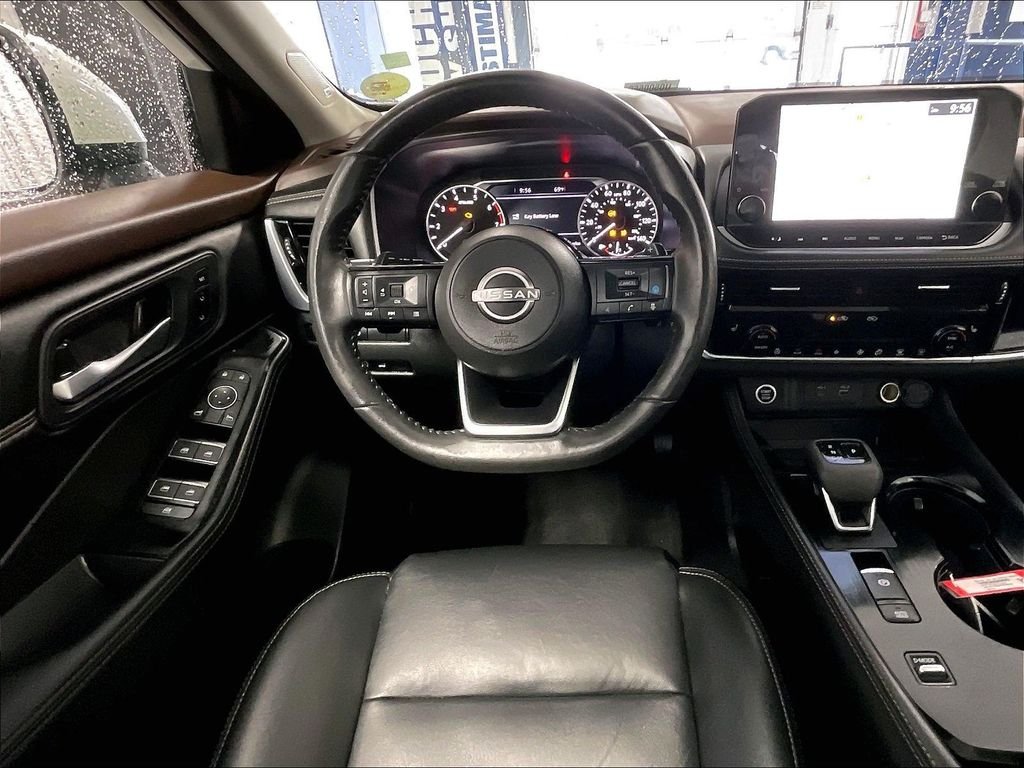 Used 2023 Pearl White Tricoat Nissan SL image 17