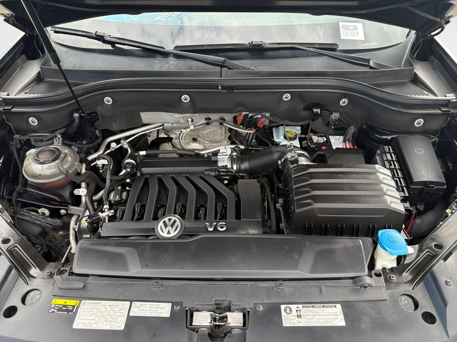 Used 2019 Deep Black Pearl Volkswagen 3.6L V6 SE w/Technology image 26