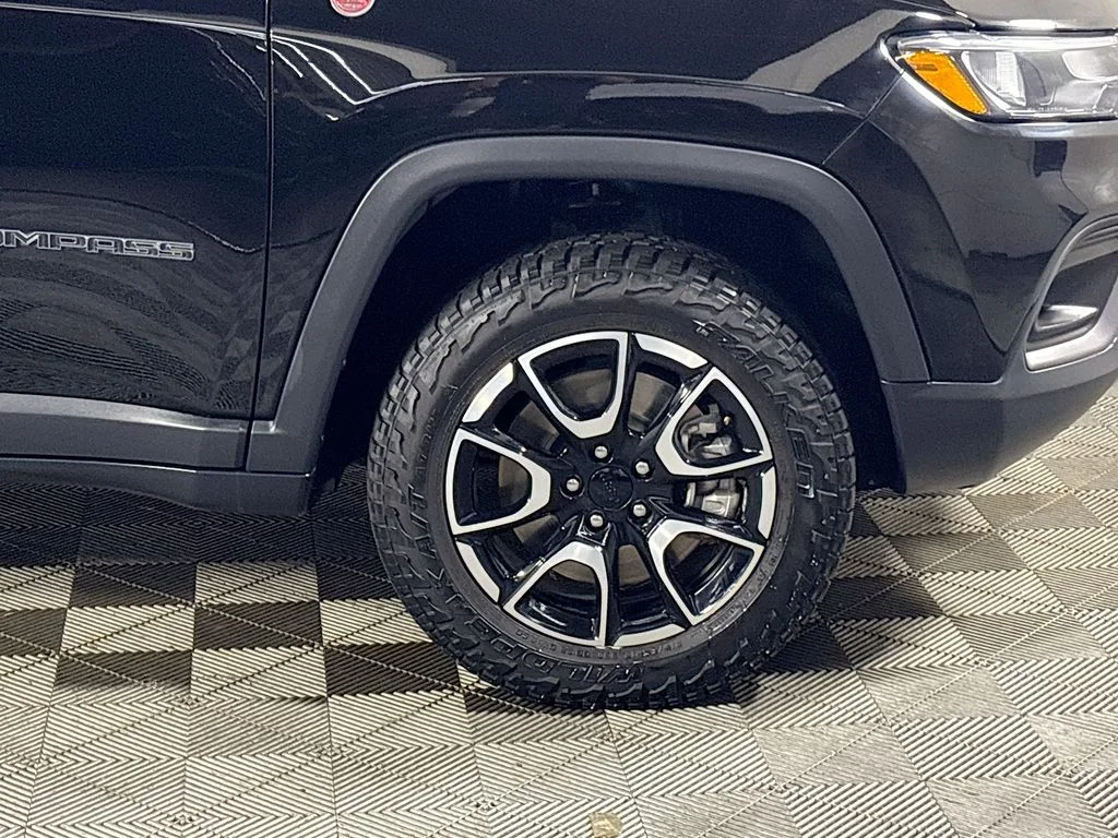 Used 2024 Black Jeep Trailhawk image 22