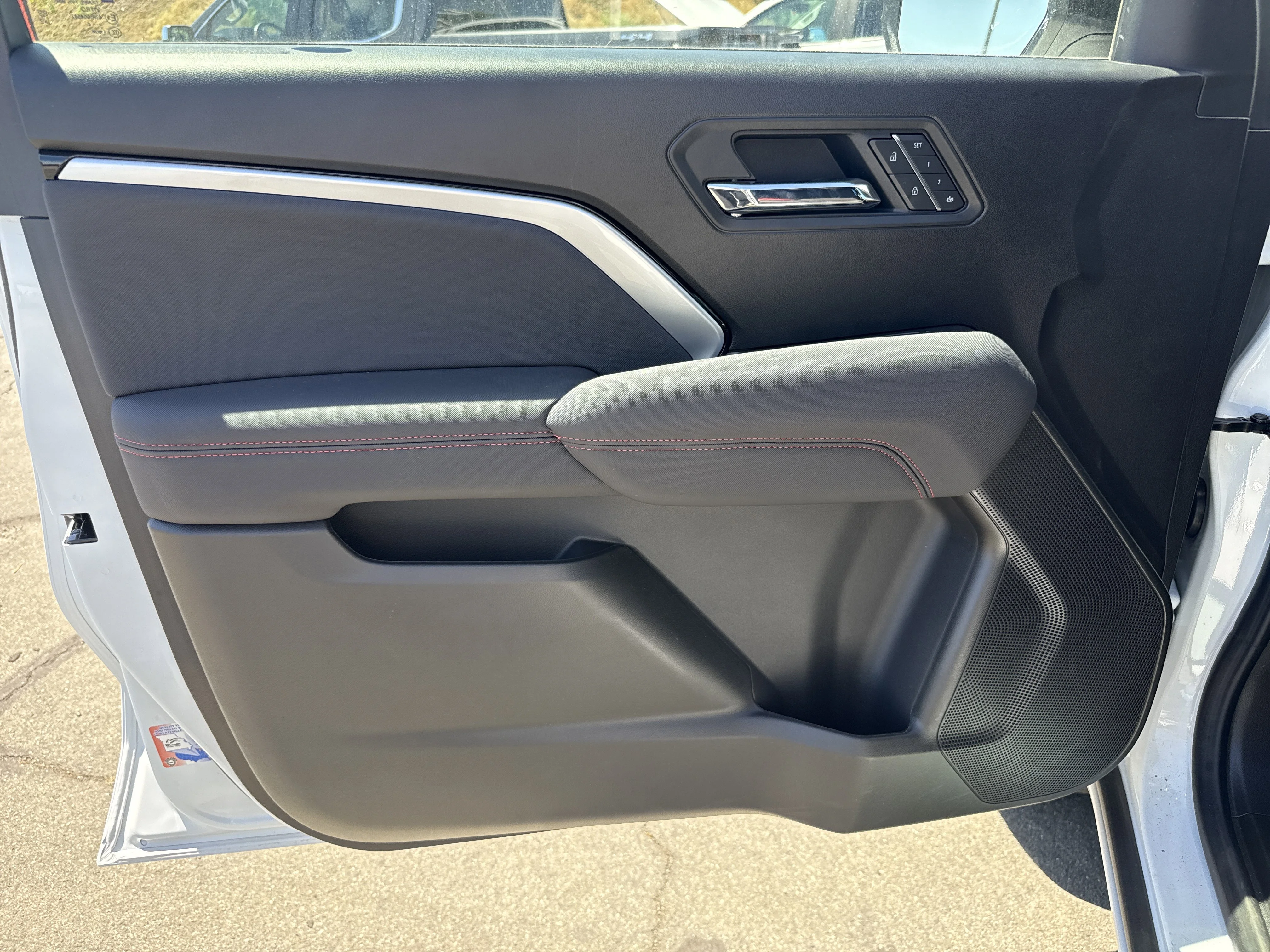 New 2026 Summit White Chevrolet Z71 image 9