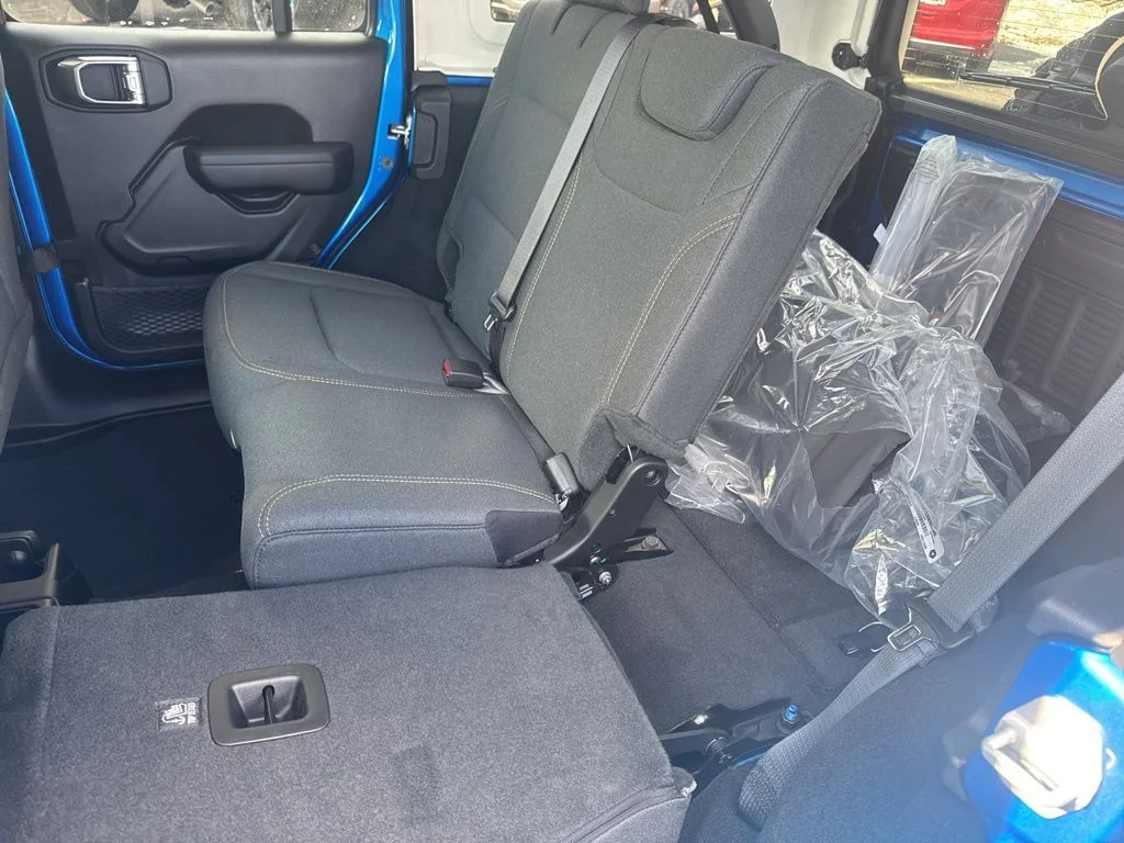 2025 Jeep Wrangler 4-Door Willys - Photo 36